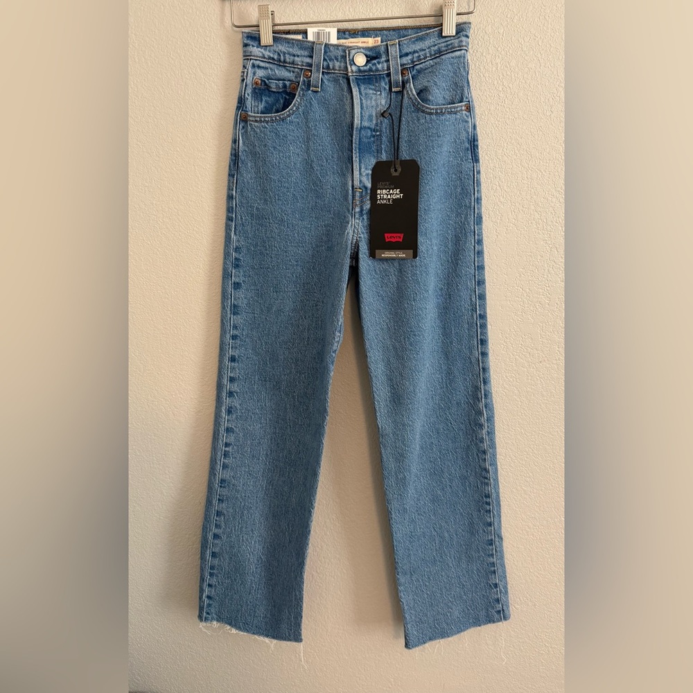 NWT Levi's Ribcage Straight Ankle Jeans